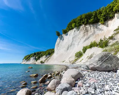 Die Ostseeküste auf der Insel Rügen.