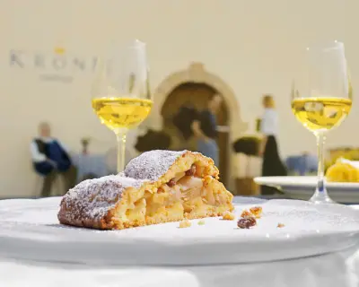 Südtirol vereint auf raffinierte Weise verschiedene kulinarische Traditionen: Der Apfelstrudel aus der Tradition der Donaumonarchie hat immer Konjunktur.