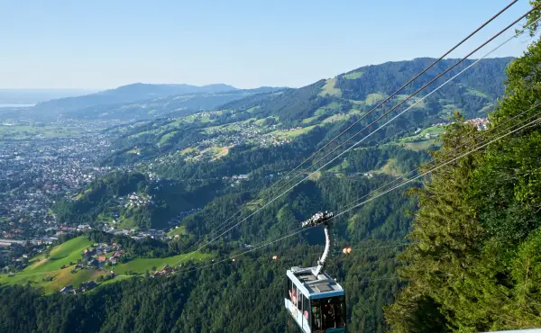 Dem Alltag entfliehen - Die Karrenseilbahn